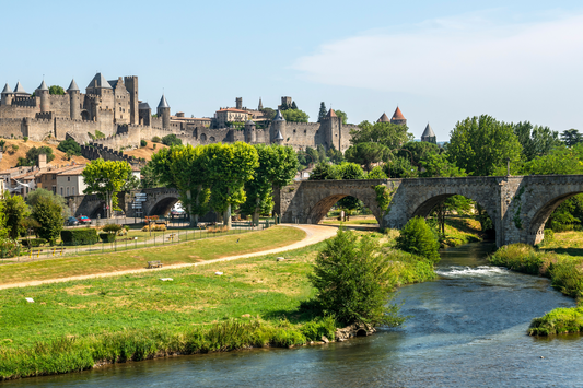 carcassonne cite médiévale citadelle moyen-âge fortifiée fleuve l'Aude rivière de l'Aude aude river Occitanie France